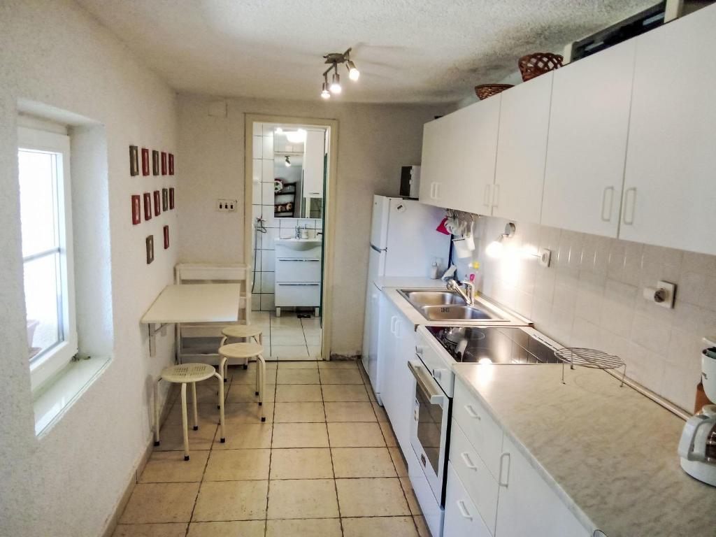 Kuchyňa alebo kuchynka v ubytovaní Holiday Home N&M by Interhome
