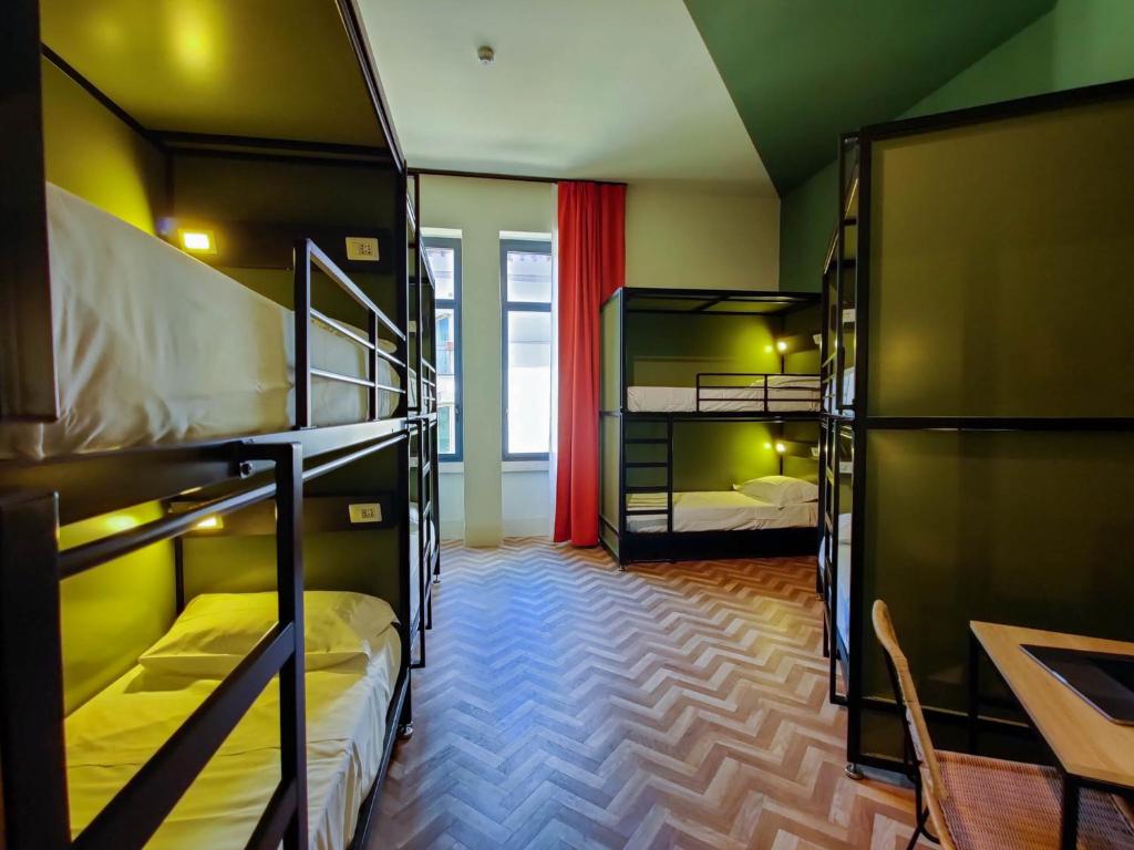 YellowSquare Florence - Cama En Habitación Compartida Mixta De 8 Camas