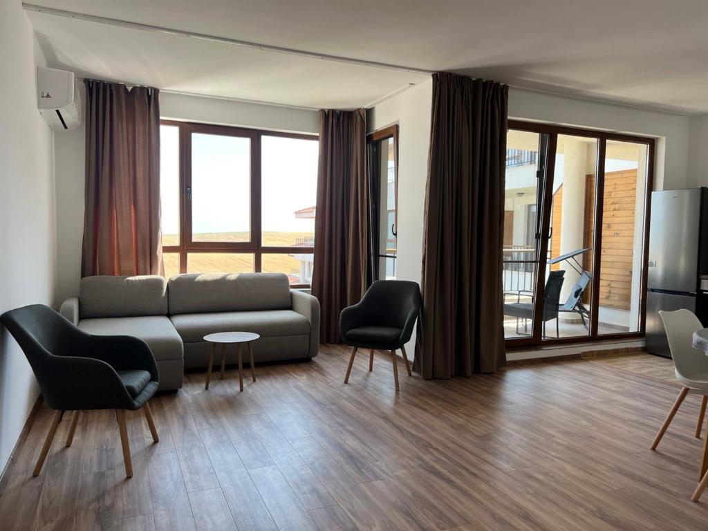 O zonă de relaxare la Deluxe Apartment with Sea View Vineyard Spa Resort Aheloy