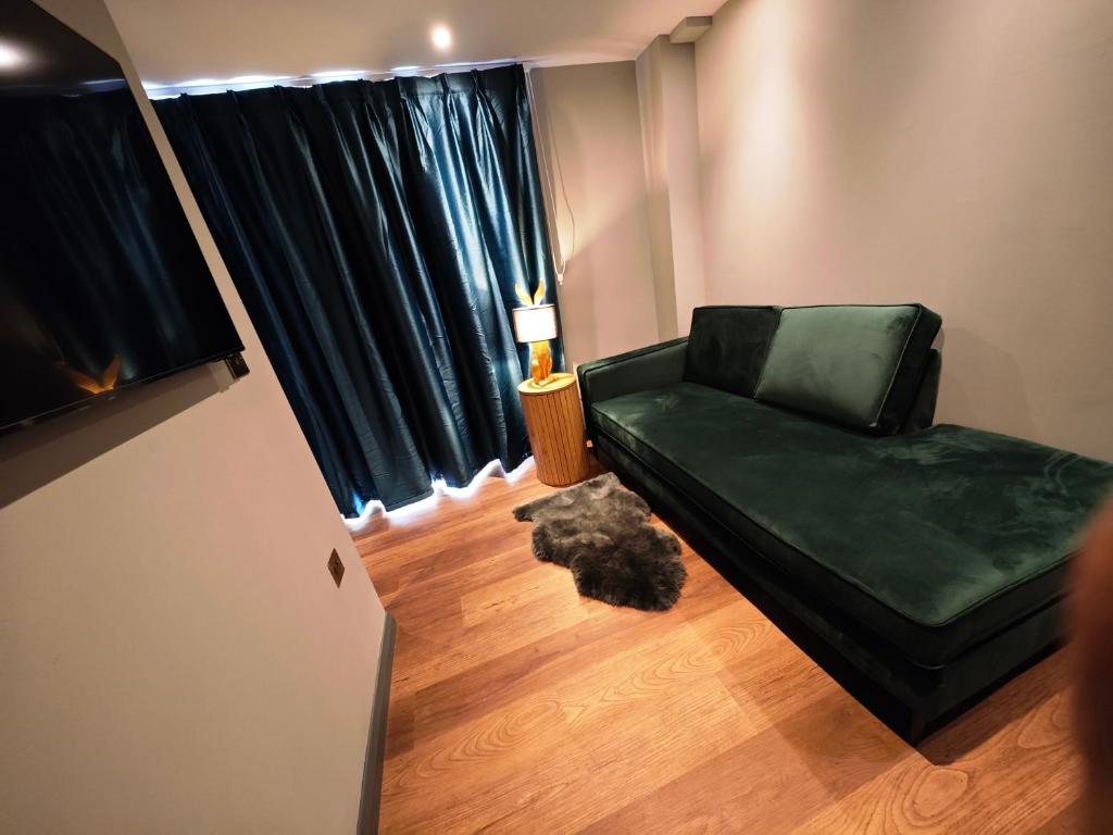 Posezení v ubytování Pinnacle Suites Hotel
