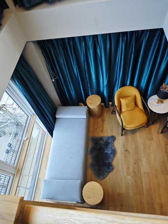 Posezení v ubytování Pinnacle Suites Hotel