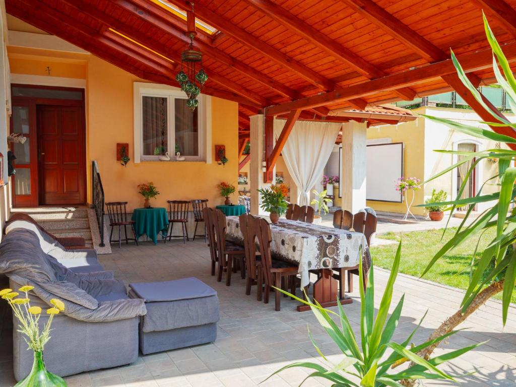 Posedenie v ubytovaní Apartment Tilia 4 by Interhome