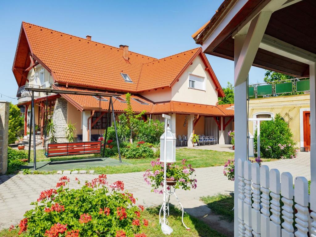Vonkajšia záhrada v ubytovaní Apartment Tilia 4 by Interhome