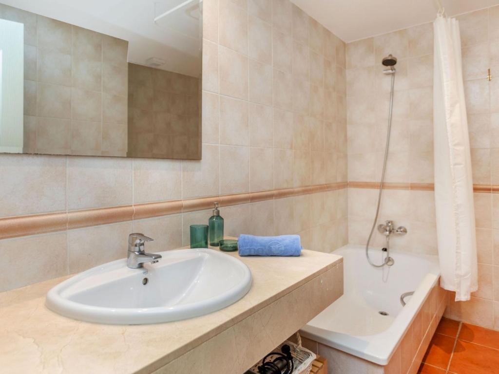 A bathroom at Apartment Green Mar H by Interhome