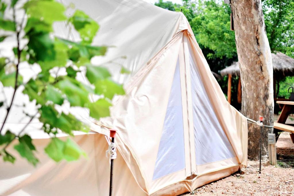 Φωτογραφία από το άλμπουμ του Fantastic Family-Friendly Glamping Destination: Cute Bell Tent on the Guadalupe River near New Braunfels, Texas σε Second Crossing
