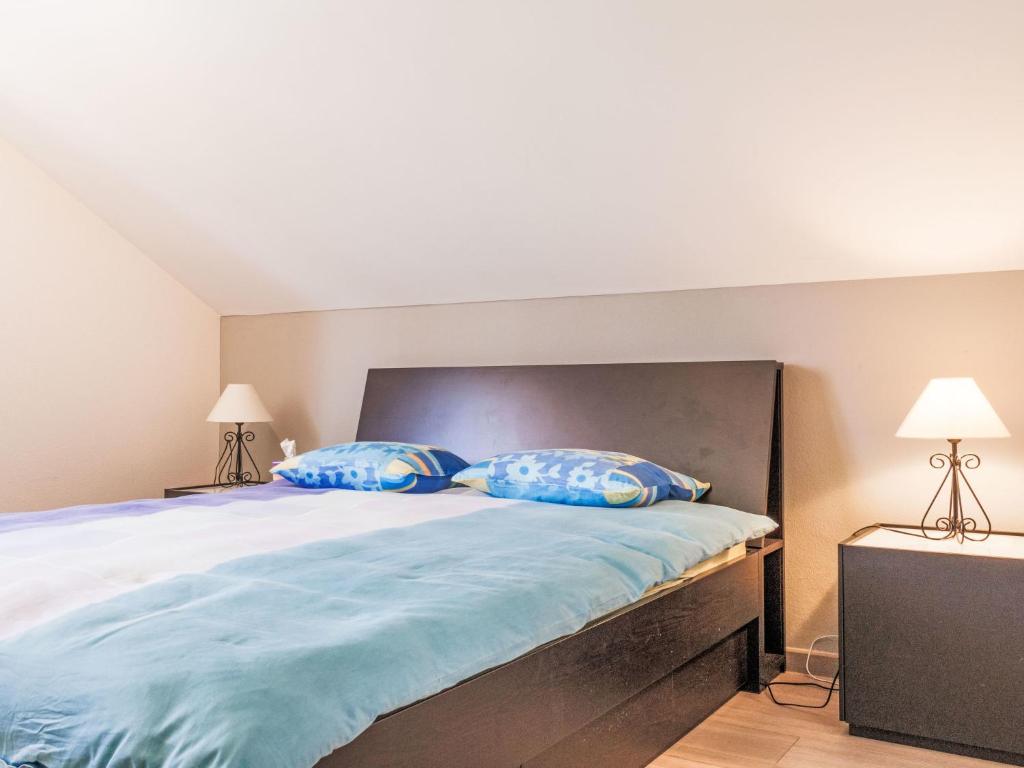 Rúm í herbergi á Villa Hauts-de-Genthod by Interhome