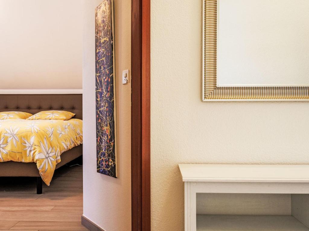 Rúm í herbergi á Villa Hauts-de-Genthod by Interhome