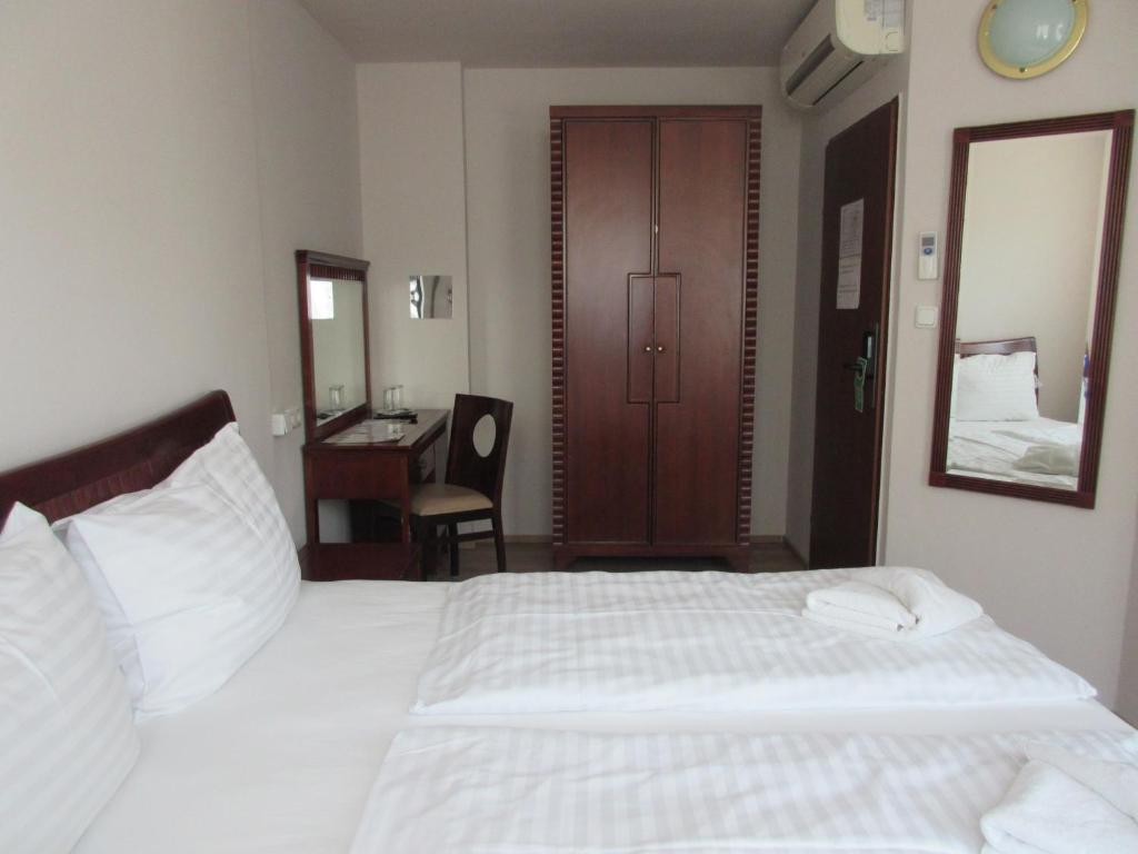 Postel nebo postele na pokoji v ubytování Hotel Attaché l contactless check-in