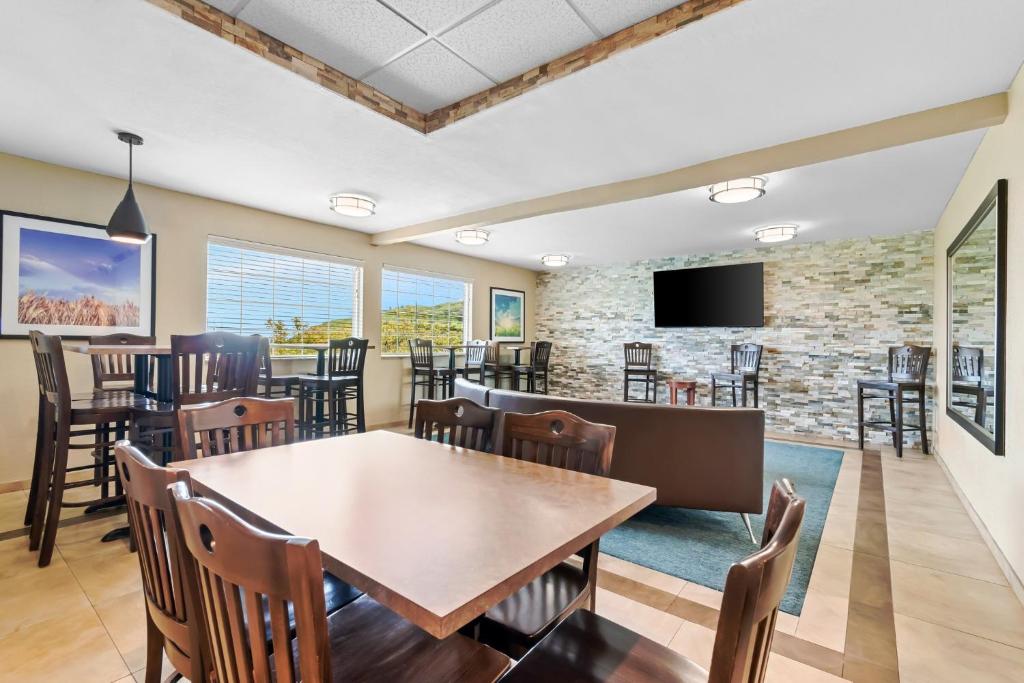 Sjónvarps- og/eða afþreyingartæki á Candlewood Suites Hazleton by IHG