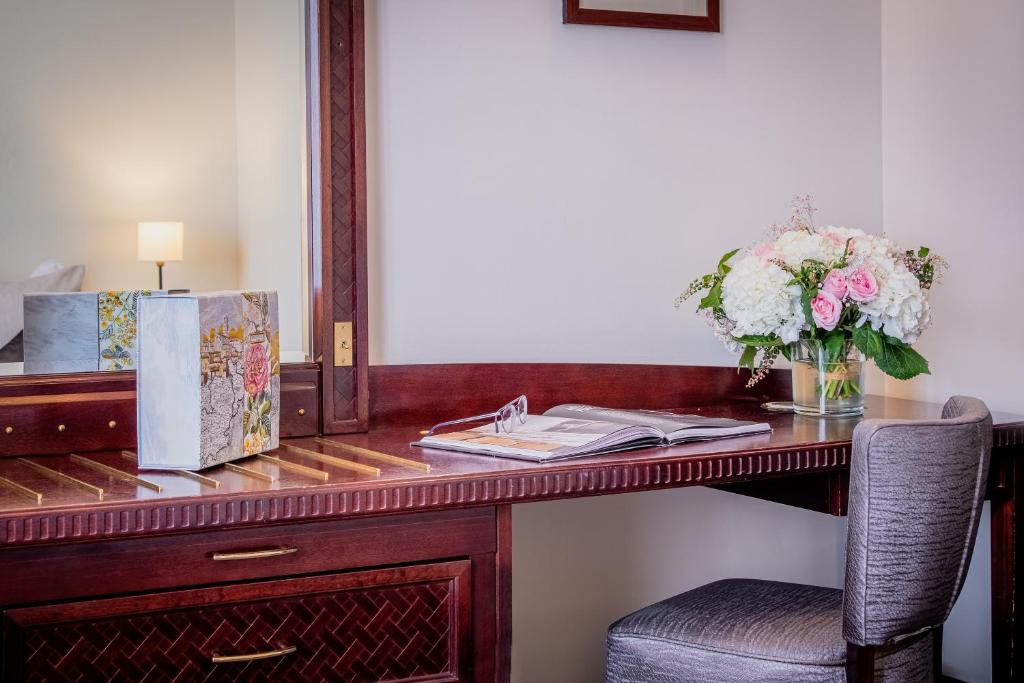 Hôtel Pont Royal Paris - Resim 19