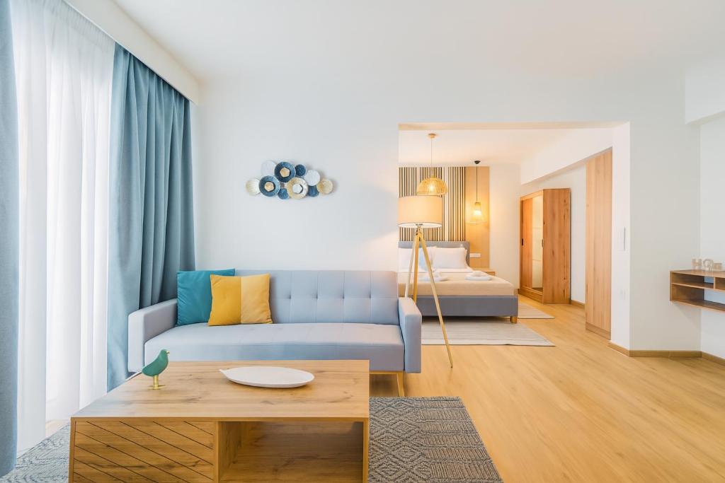 Χώρος καθιστικού στο Niki Athens Suites - 404 - Cosy Apartment in Athens Historical Center
