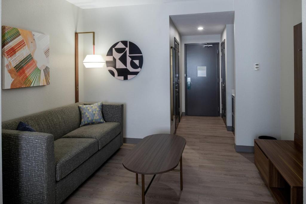 Holiday Inn Rock Hill by IHG - Standard King Room With Sofa Bed