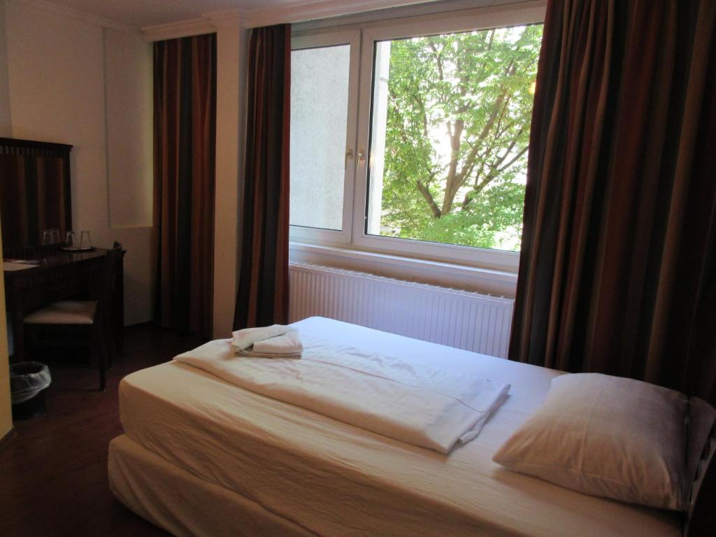 Postel nebo postele na pokoji v ubytování Hotel Attaché l contactless check-in