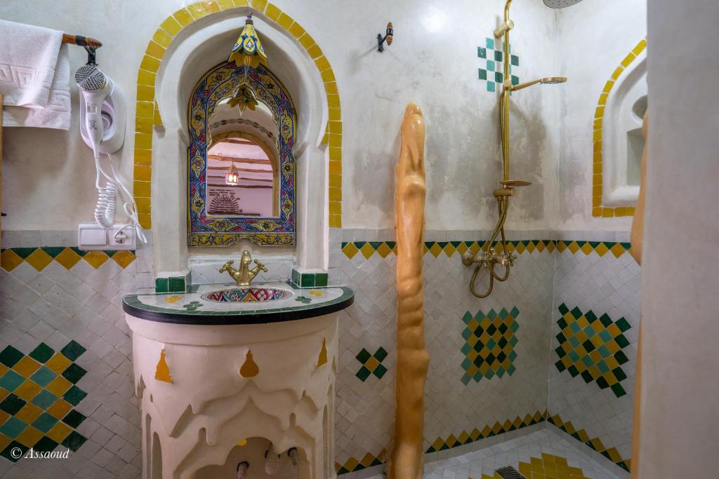 Łazienka w obiekcie Riad ALHAMBRA