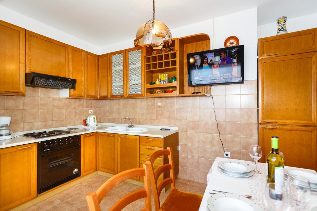 Kuchnia lub aneks kuchenny w obiekcie Villa Rosi