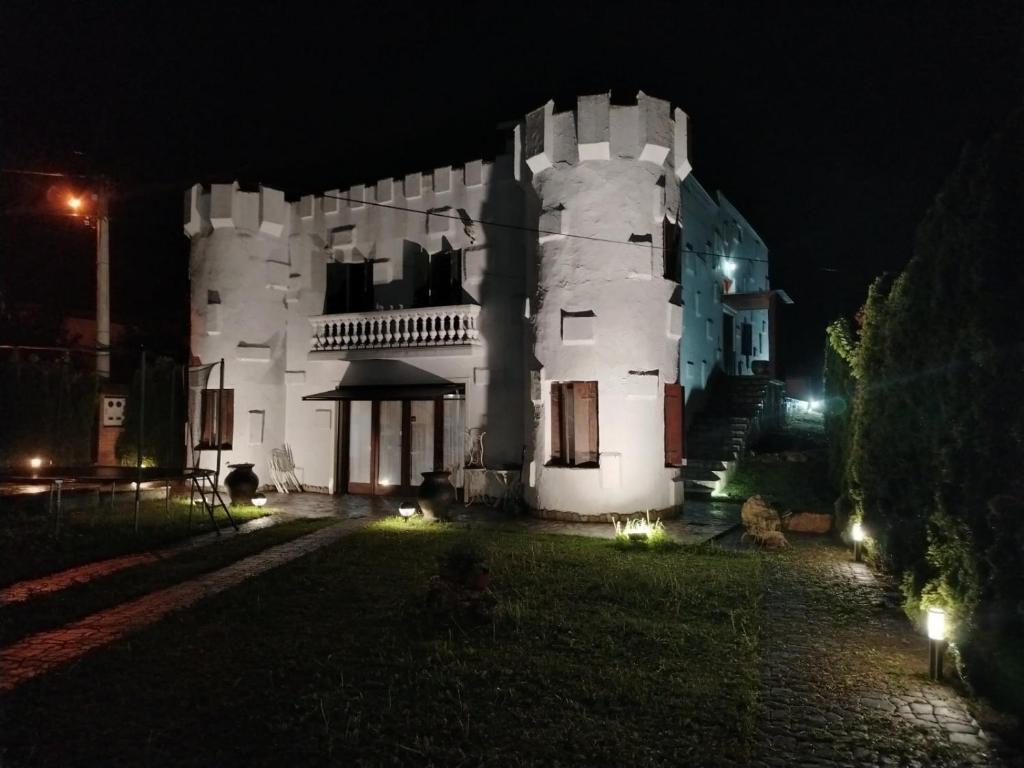 a white castle at night with lights in the yard at Castelo 2025 in Vrnjačka Banja
