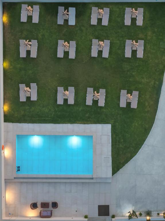Bazén v ubytování Pinelopi Hotel nebo v jeho okolí