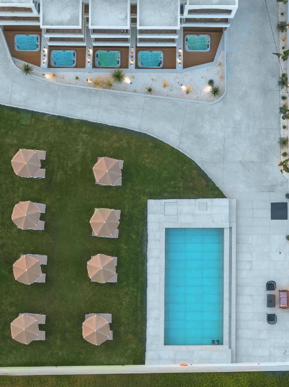 Bazén v ubytování Pinelopi Hotel nebo v jeho okolí