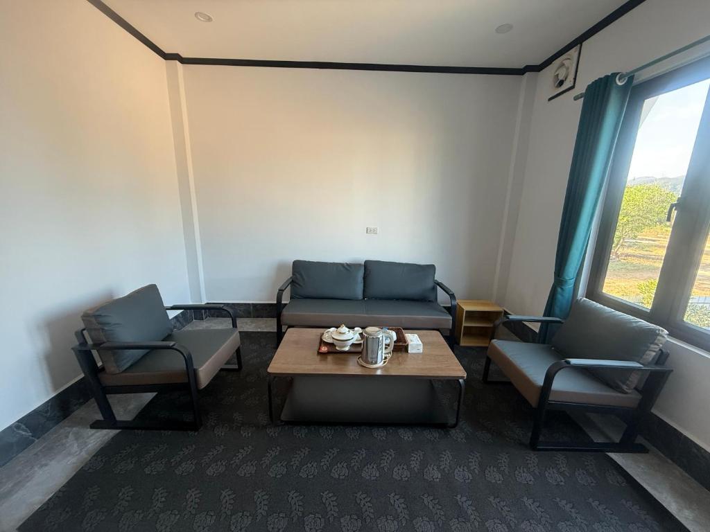 Posezení v ubytování MANYTHIP Hotel