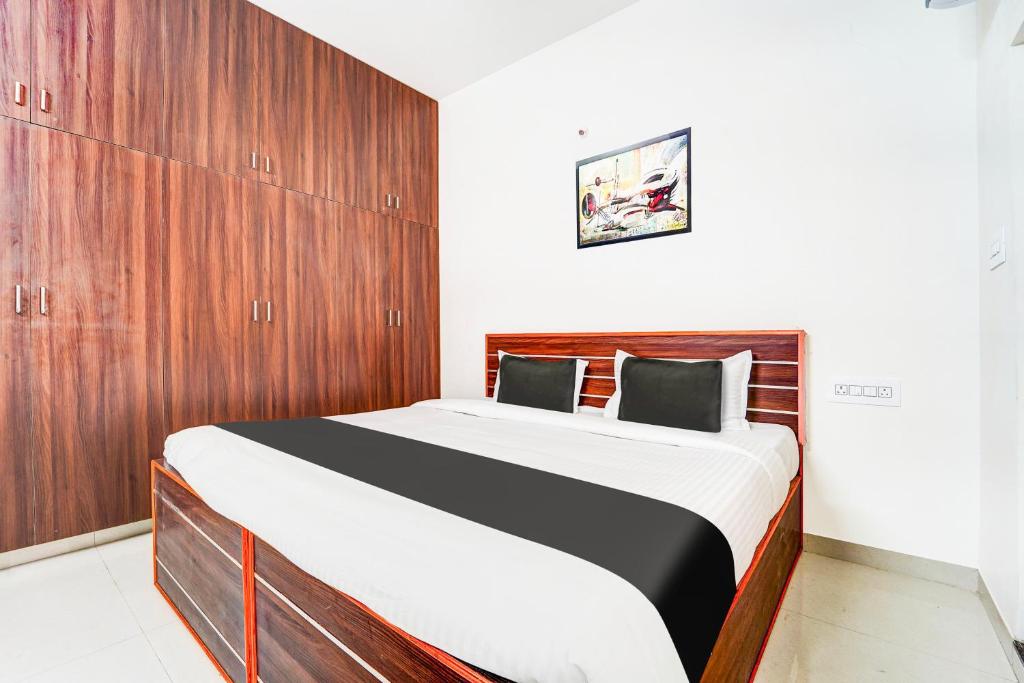 Postel nebo postele na pokoji v ubytování Super Hotel O Aarapalayam