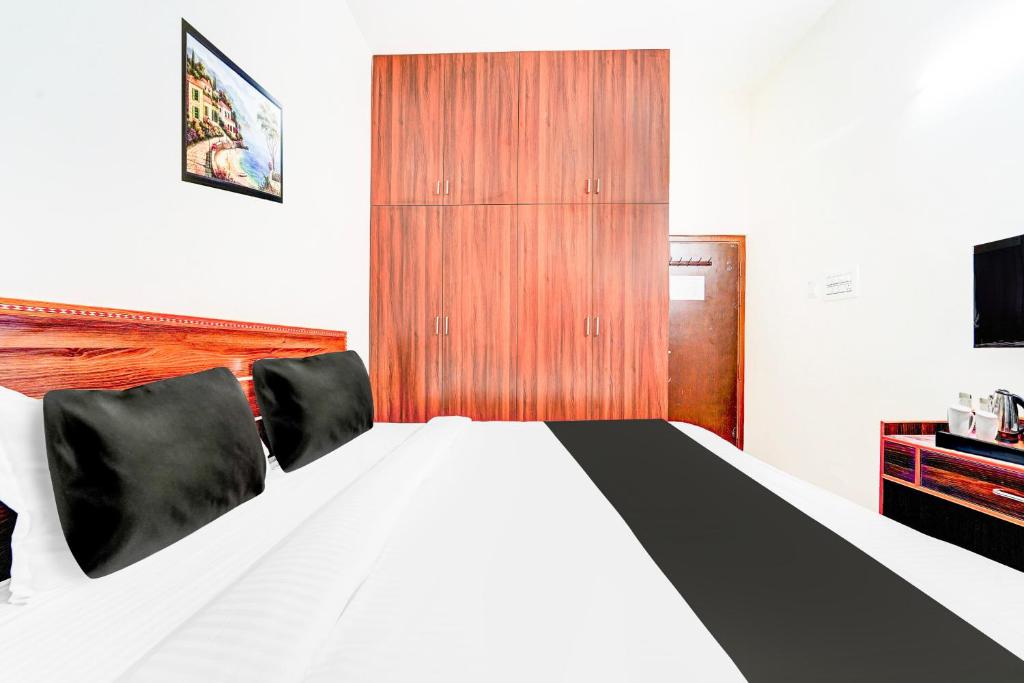 TV a/nebo společenská místnost v ubytování Super Hotel O Aarapalayam