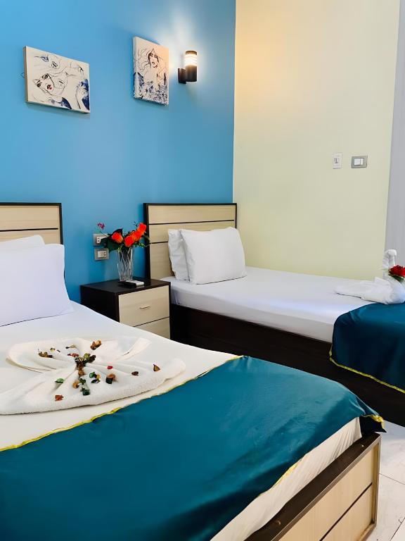 Postel nebo postele na pokoji v ubytování Hostgram Hotel in cairo