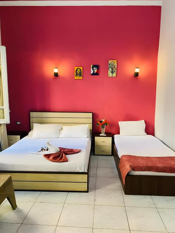 Postel nebo postele na pokoji v ubytování Hostgram Hotel in cairo