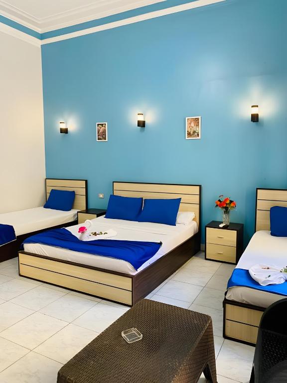 Postel nebo postele na pokoji v ubytování Hostgram Hotel in cairo