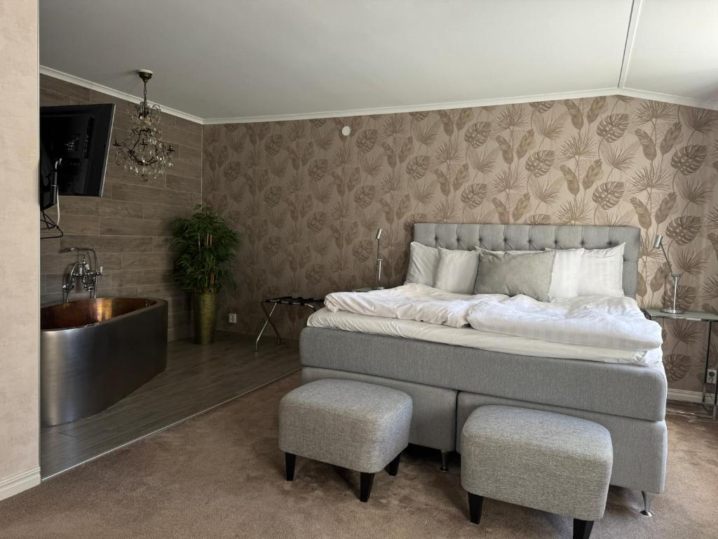 Postel nebo postele na pokoji v ubytování Hotell Vaxblekaregården