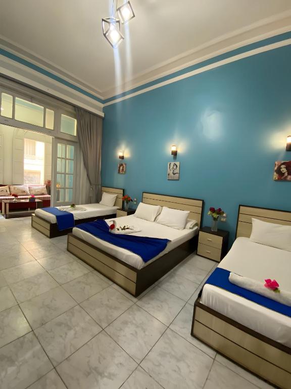 Postel nebo postele na pokoji v ubytování Hostgram Hotel in cairo
