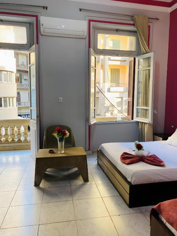 Postel nebo postele na pokoji v ubytování Hostgram Hotel in cairo