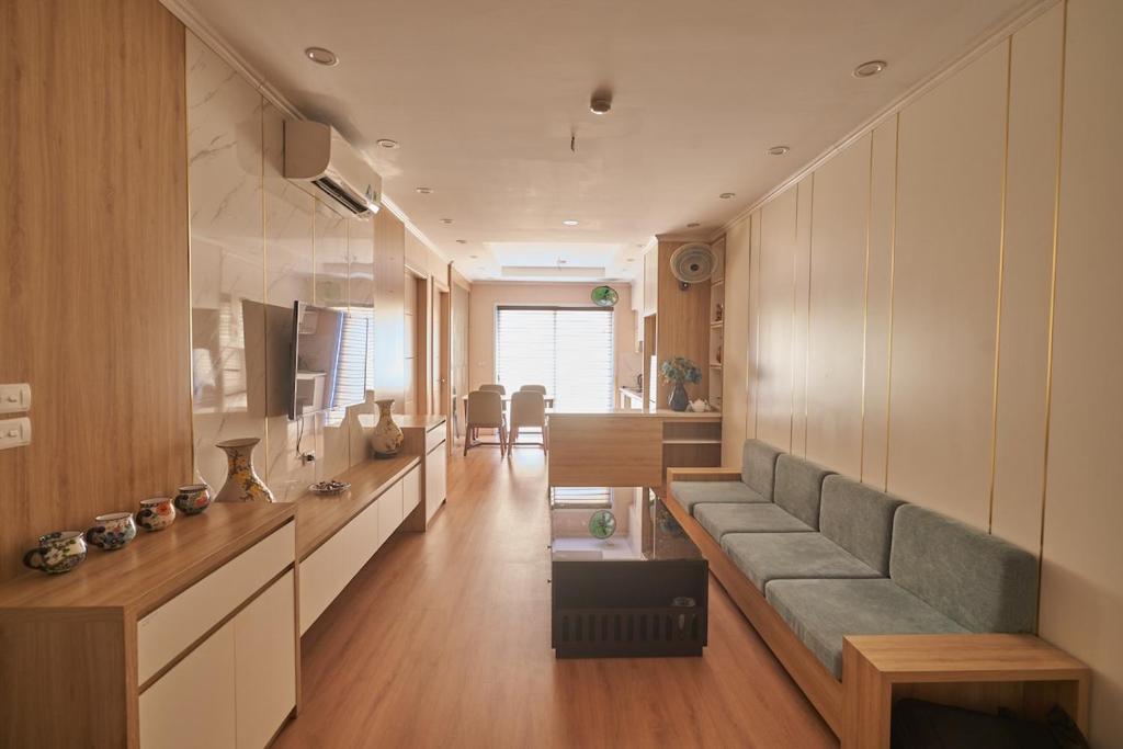 a living room with a couch and a table at Là Nhà - Homestay Hạ Long in Ha Long