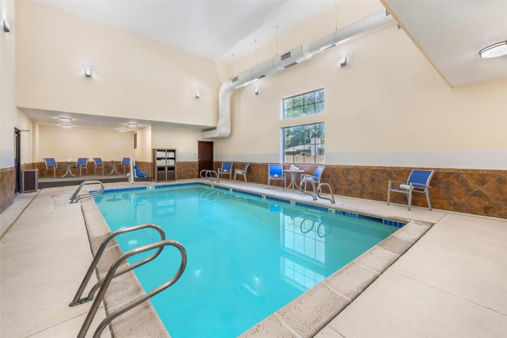 Best Western Plus Eastgate Inn & Suites photo