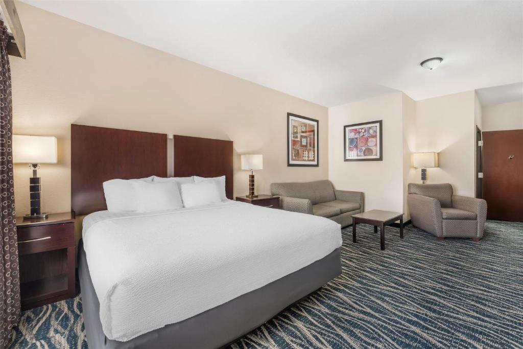 Best Western Plus Eastgate Inn & Suites photo