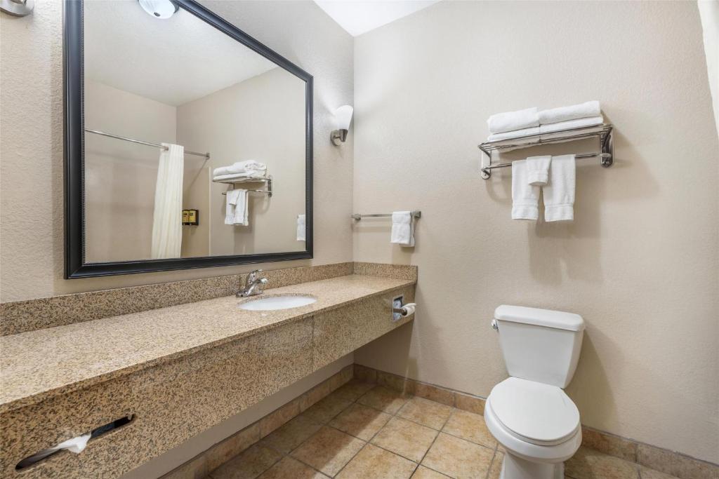 Best Western Plus Eastgate Inn & Suites photo
