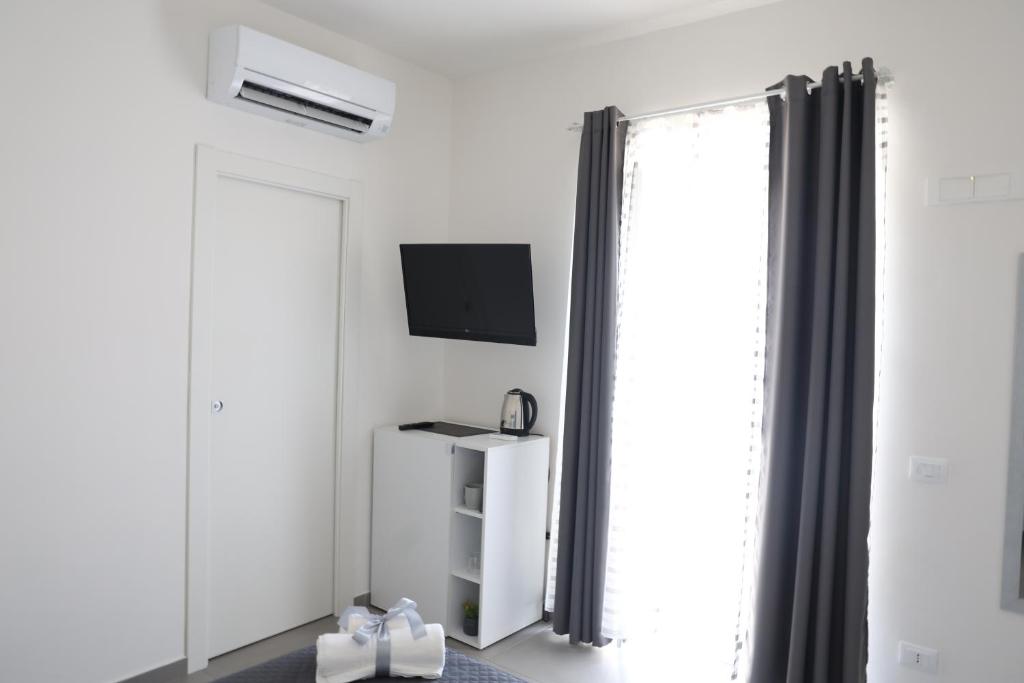 Μια τηλεόραση ή/και κέντρο ψυχαγωγίας στο Royal View Apartment