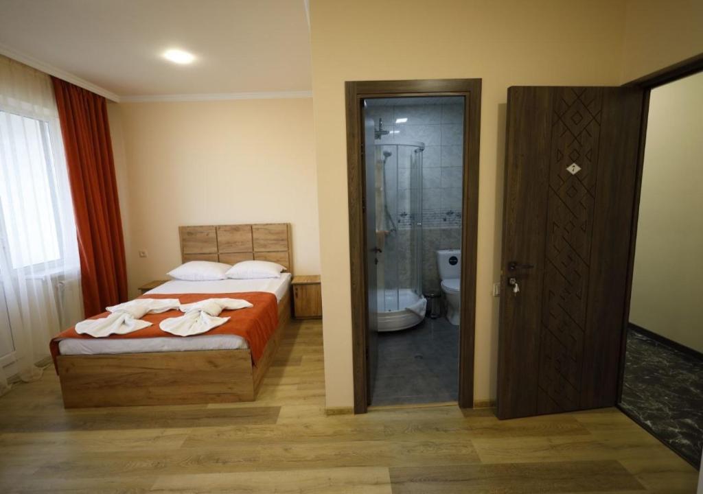 Postel nebo postele na pokoji v ubytování ANGINE Resort Hotel