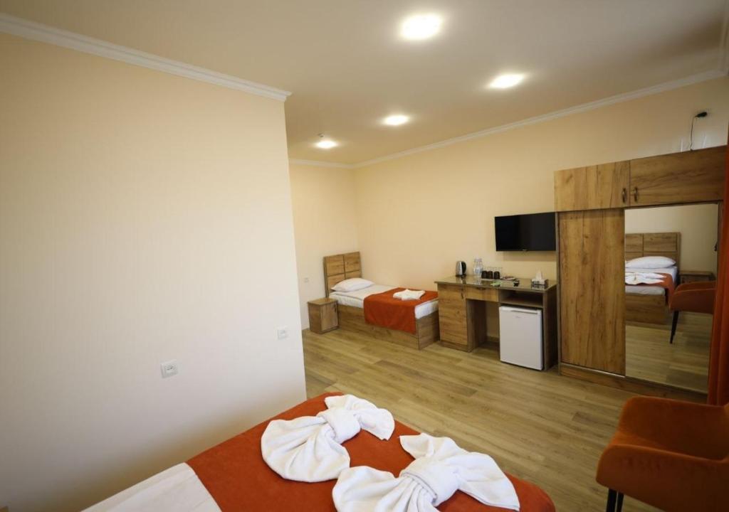 Postel nebo postele na pokoji v ubytování ANGINE Resort Hotel