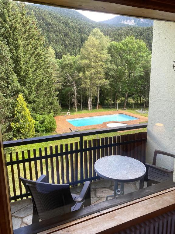 Bazén v ubytování Hotel Els Avets nebo v jeho okolí