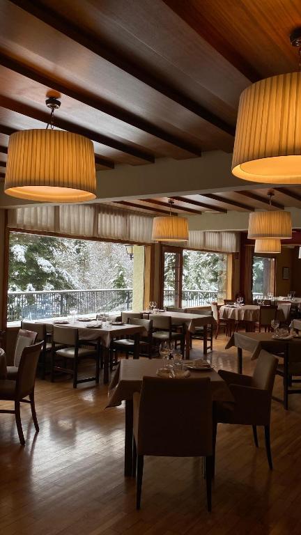 Restaurace v ubytování Hotel Els Avets