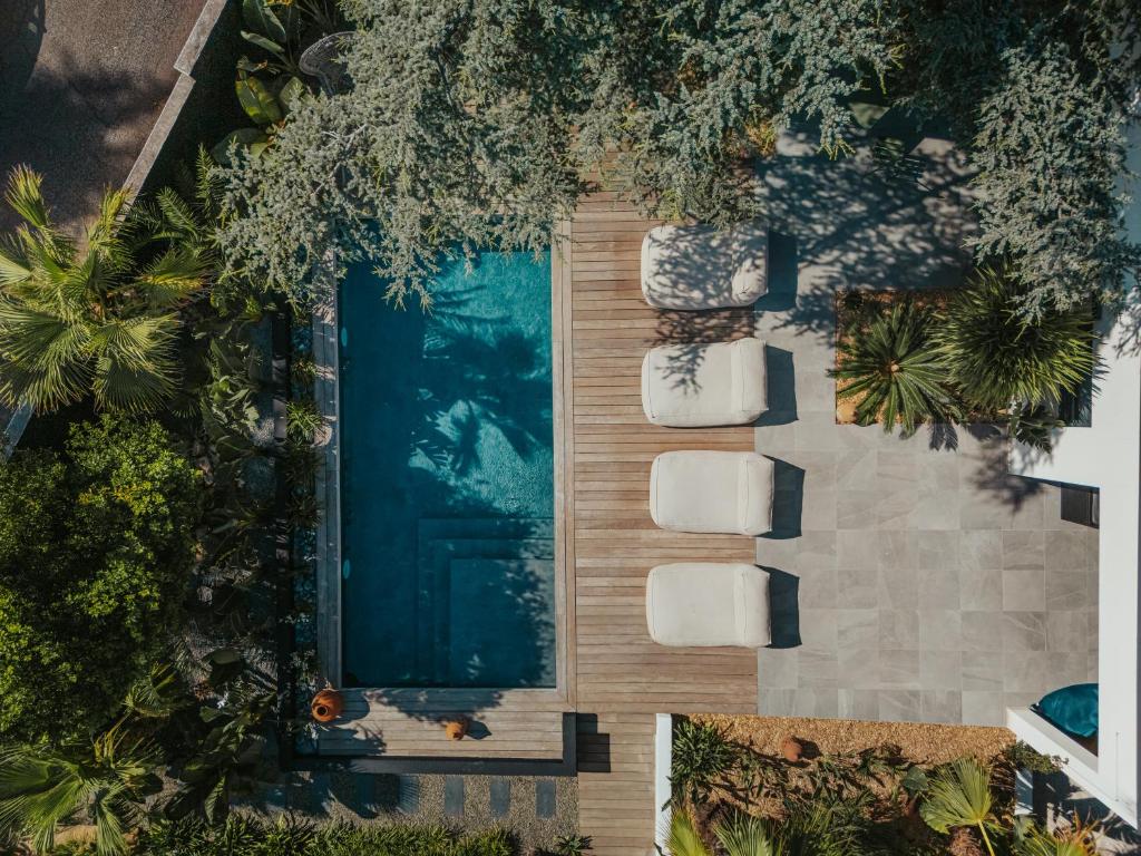 Kolam renang di atau dekat dengan L'Oasis Vendargues