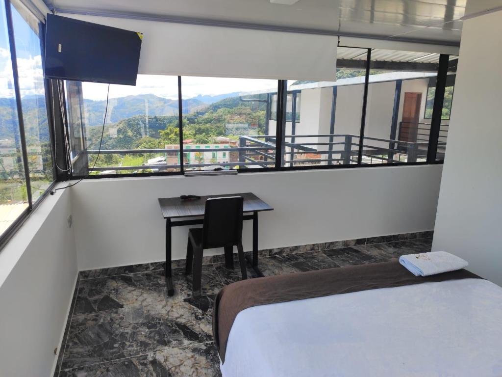 Nespecifikovaný výhled na hory nebo výhled na hory při pohledu z hotelu