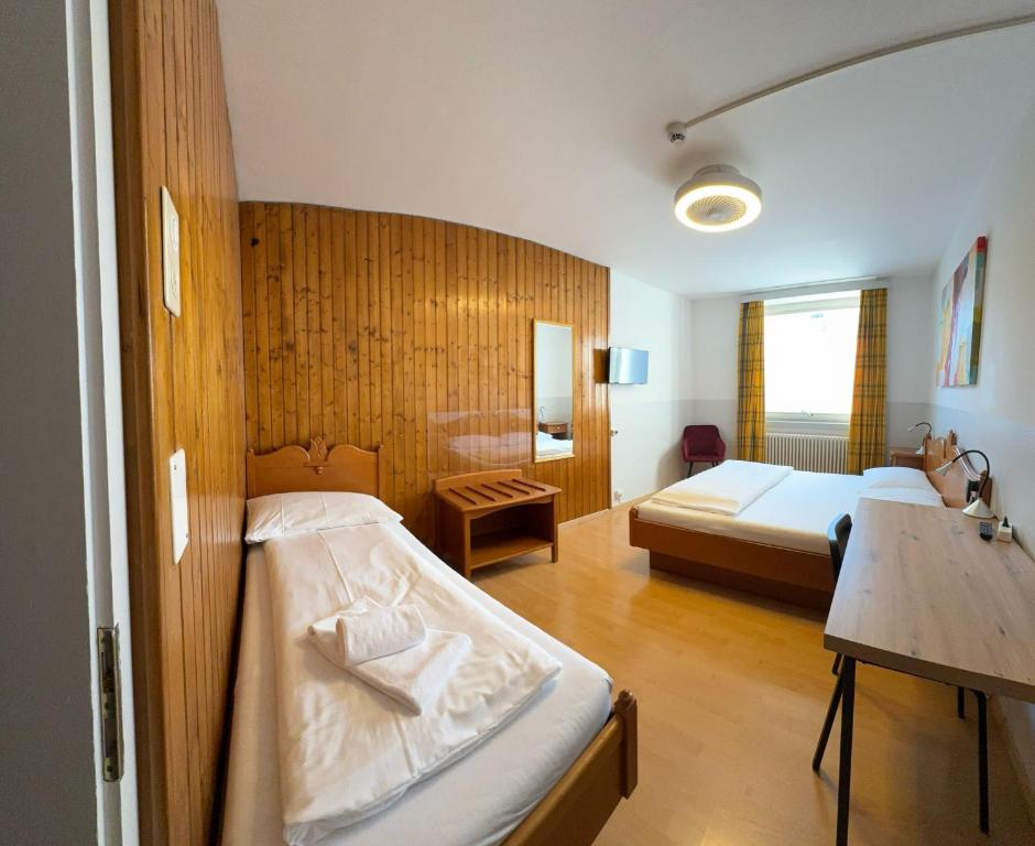 Postel nebo postele na pokoji v ubytování Hotel Rheinfall