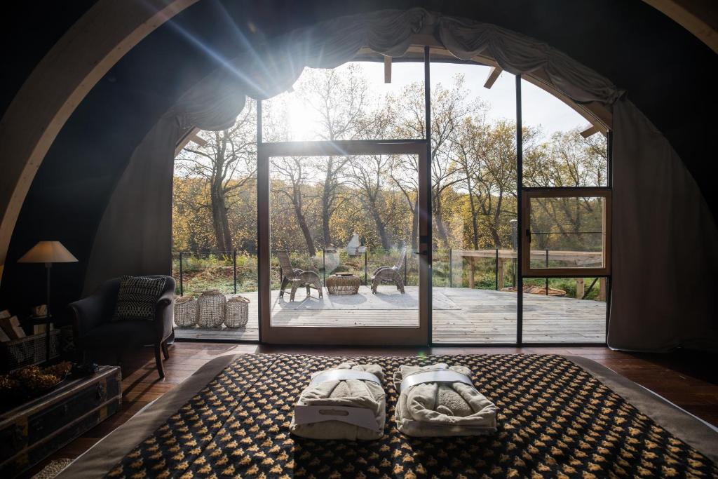 Predel za sedenje v nastanitvi Luxury Glamping Room8 a private hideaway from Brussels