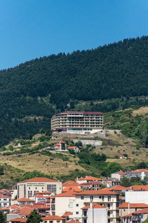 Nespecifikovaný výhled na hory nebo výhled na hory při pohledu z hotelu