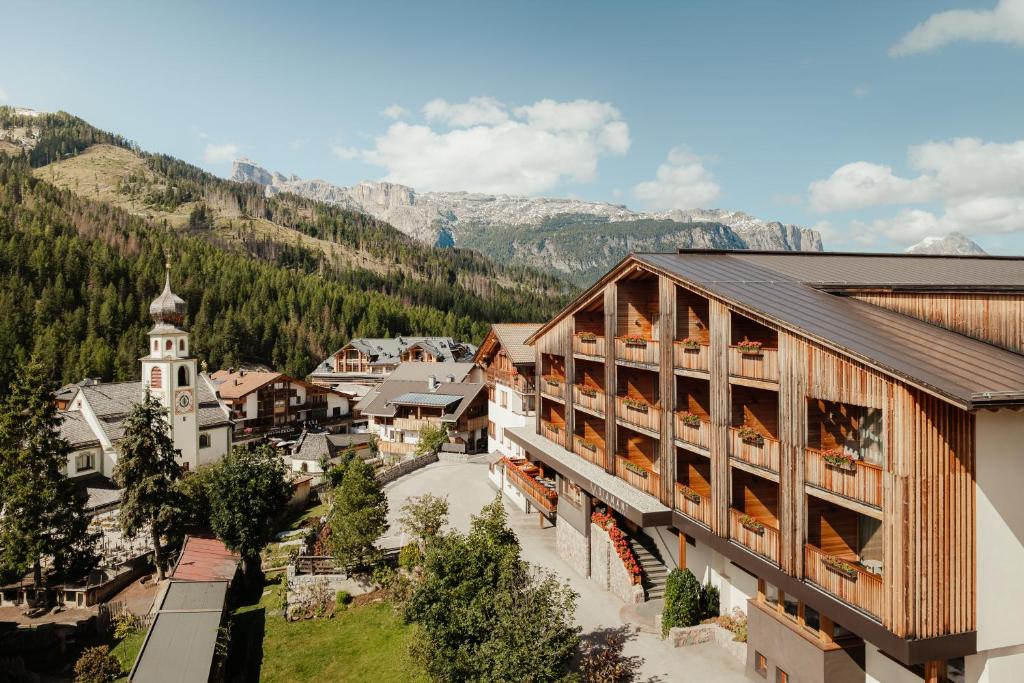 Nespecifikovaný výhled na hory nebo výhled na hory při pohledu z hotelu