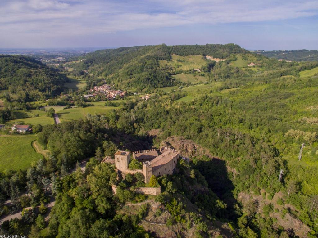 Apgyvendinimo įstaigos Torre del Barbagianni - Castello di Gropparello vaizdas iš viršaus