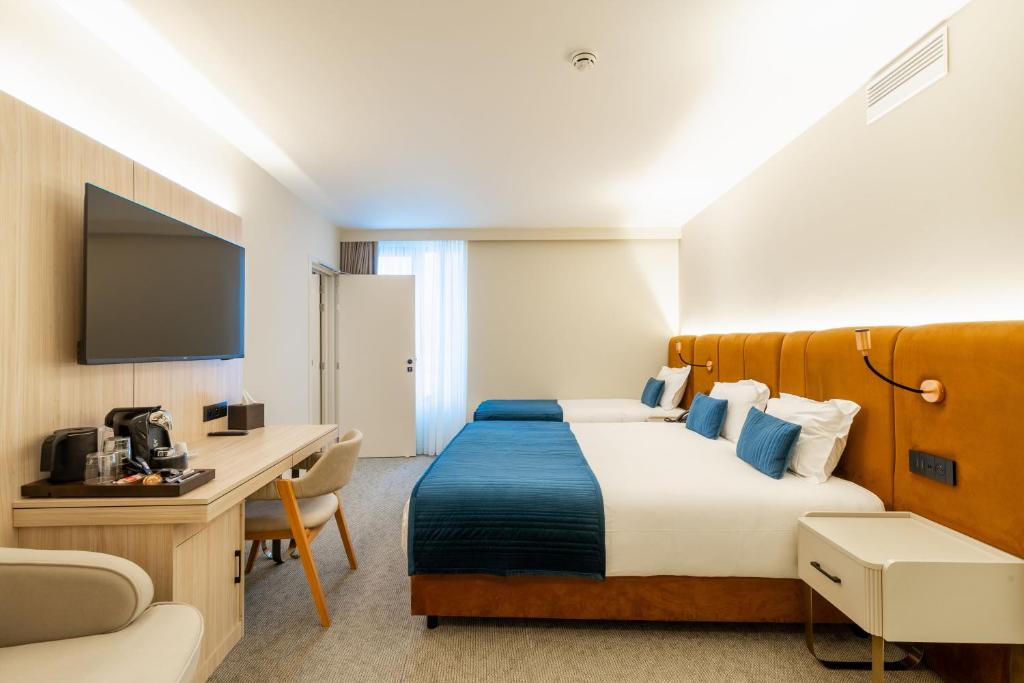 Postel nebo postele na pokoji v ubytování The Liman Hotel