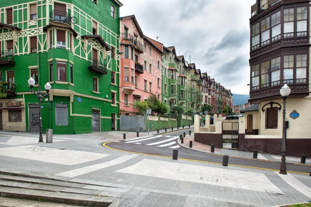 The surrounding neighborhood or a neighborhood close to a szállodákat