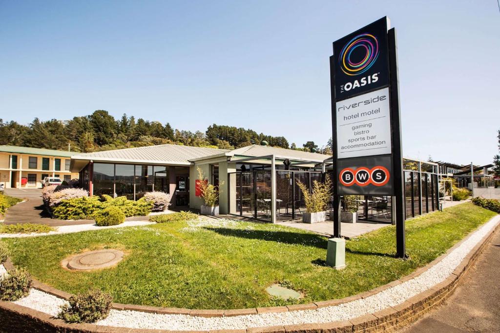 Nightcap at Riverside Hotel - Resim 19